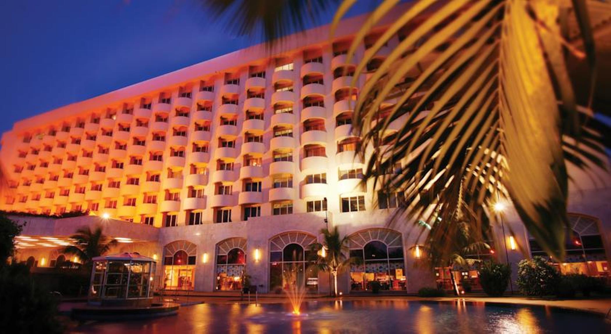 เดอะ ลลิต มุมไบ Hotel ภายนอก รูปภาพ The Royal Mirage Hotel