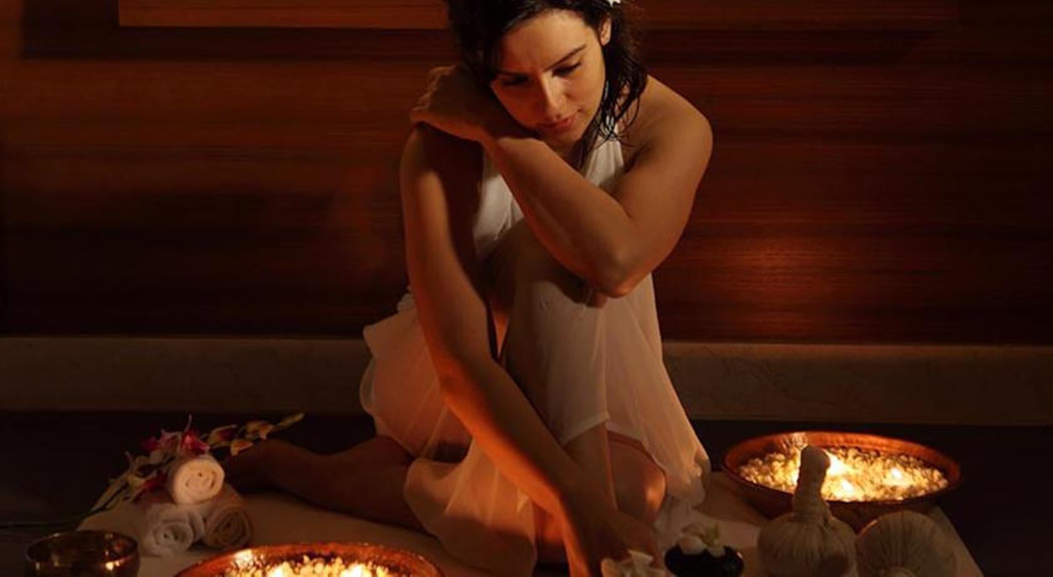 เดอะ ลลิต มุมไบ Hotel ภายนอก รูปภาพ A woman in a spa