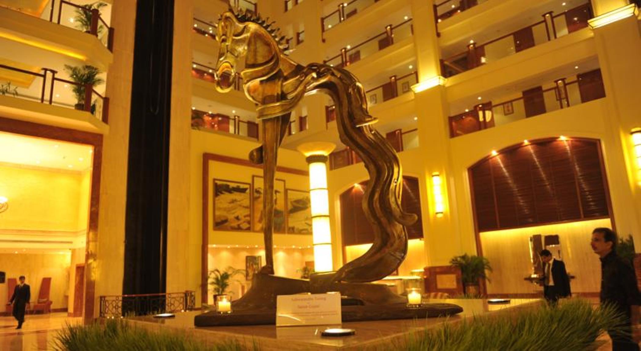 เดอะ ลลิต มุมไบ Hotel ภายนอก รูปภาพ The lobby of the Grand Hotel