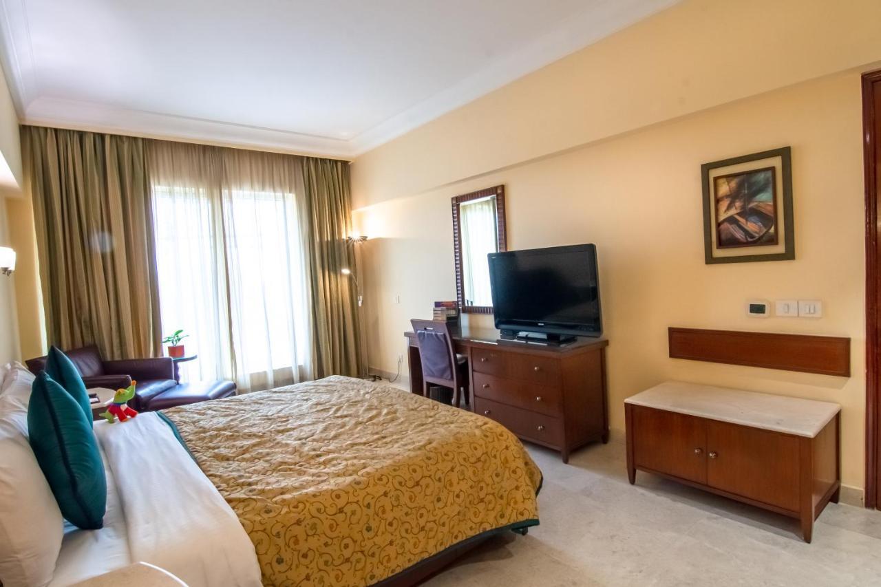 เดอะ ลลิต มุมไบ Hotel ภายนอก รูปภาพ A room at the hotel