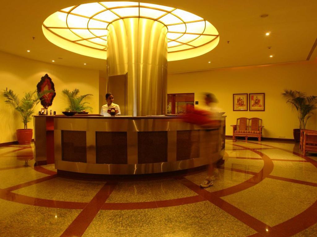 เดอะ ลลิต มุมไบ Hotel ภายนอก รูปภาพ The lobby of the hotel